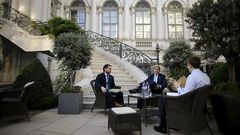 U.S. Secretary of State John Kerry (C) and State Department Chief of Staff Jon Finer (L).