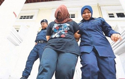 Chonmanee Laphathanawat being led to her death