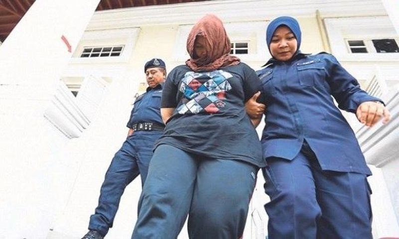 Chonmanee Laphathanawat being led to her death
