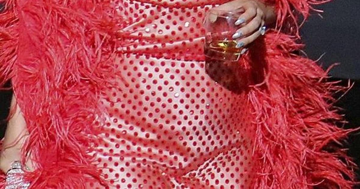 Singer goes braless as she performs on stage | Pulse Ghana
