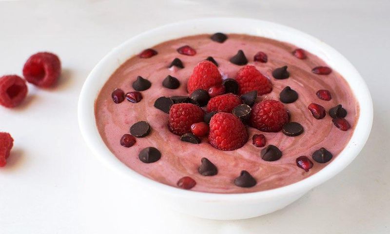 ___3922946___https:______static.pulse.com.gh___webservice___escenic___binary___3922946___2015___6___30___13___chocolate-raspberry-smoothie-bowl-11