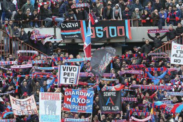 Soccer-Seven arrested in Italy for fixing Catania matches