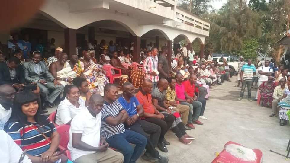 ASANTE AKYEM NORTH MP AND DCE DONATE TO THE YOUTH IN THEIR CONSTITUENCY