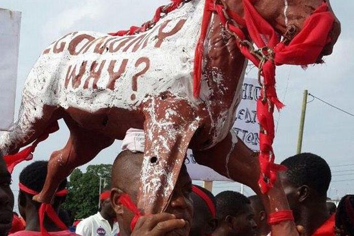 ICU workers demonstrate over poor economy