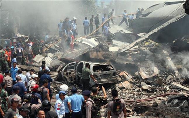 Military plane crash kills at least 30