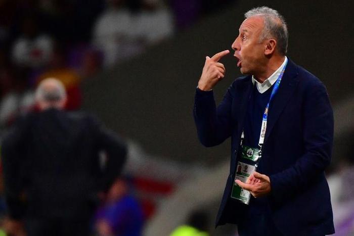 United Arab Emirates' coach Alberto Zaccheroni gestures to his players during their Asian Cup quarter-final win against Australia