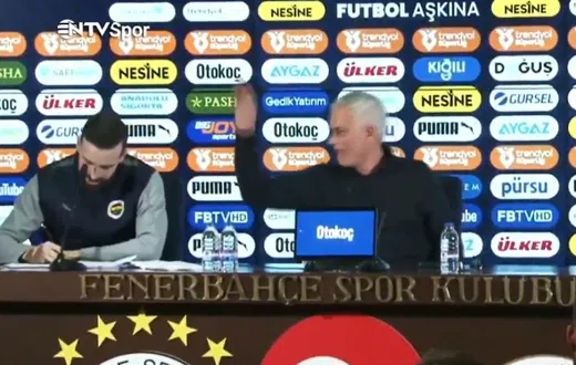 Jose Mourinho slaps translator for confusing ‘twilight’ with ‘toilet’ (Video)