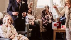 Elderly lovers tie the knot after 43 years of dating (photos)