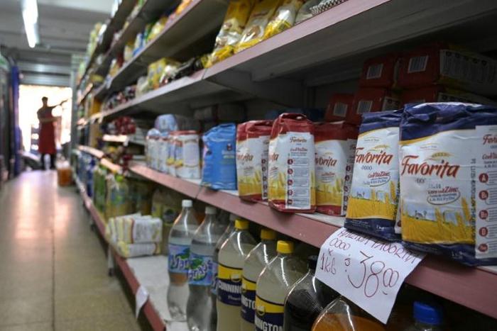 After seeing their purchasing power fall over the past year, Argentines will have some relief as the government announced price freezes for 60 basic goods