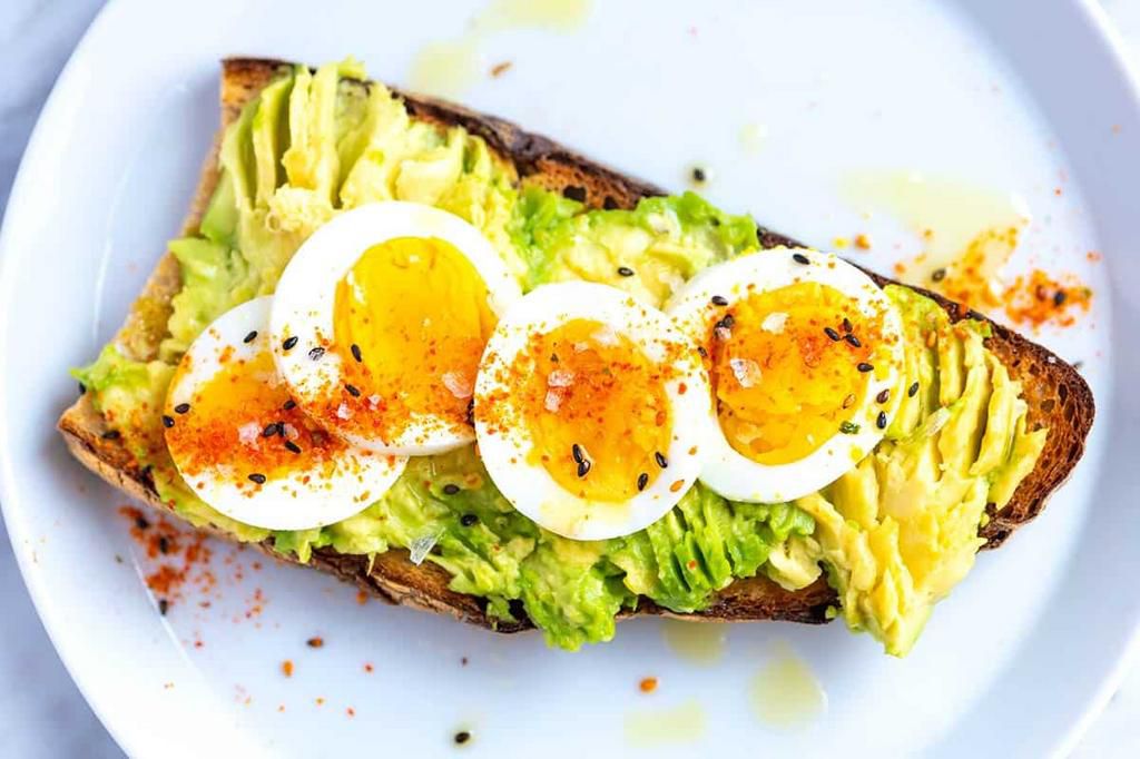 Toasted bread with avocado spread and eggs