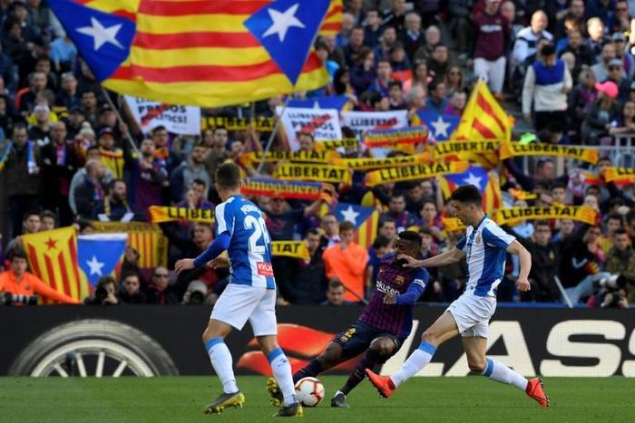 Barcelona supporters wave Catalan pro-independence Estelada flags at the club's Camp Nou stadium -- but many pro-and anti residents of the region with both sides could come together and reject radical approaches