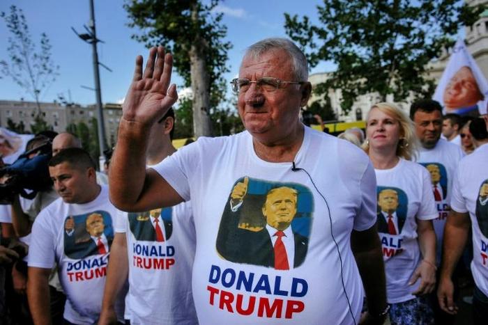 Vojislav Seselj (C) was sentenced to 10 years in jail over crimes against humanity but remained free because of time already served in detention
