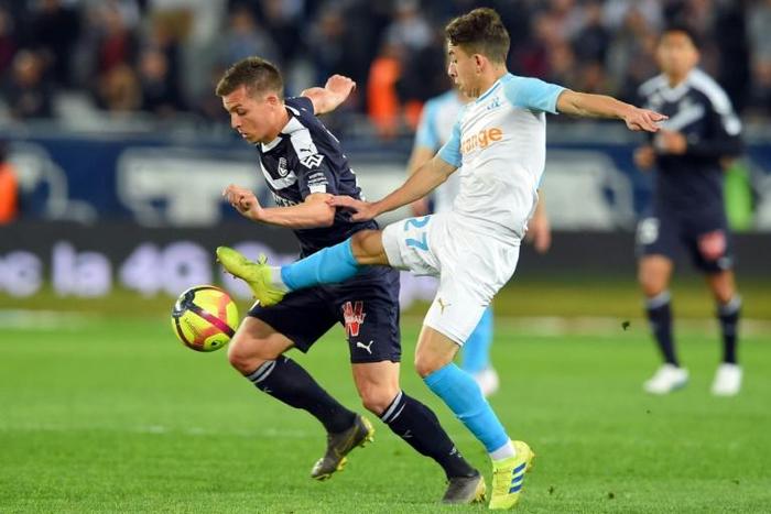 Bordeaux's French forward Nicolas De Preville (L) fights for the ball with Marseille's French midfielder Maxime Lopez during the French L1 football match