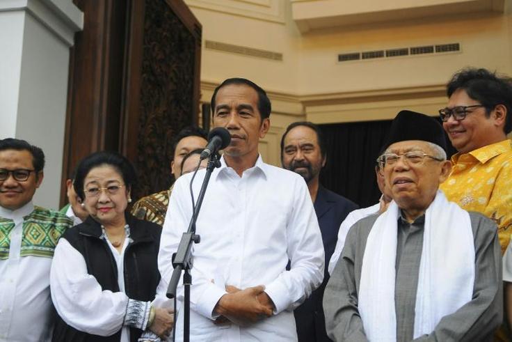 Indonesia's Joko Widodo (C), who has won a second term as president, spoke to reporters with his running mate Ma'ruf Amin (R) in Jakarta three days before the official results were announced