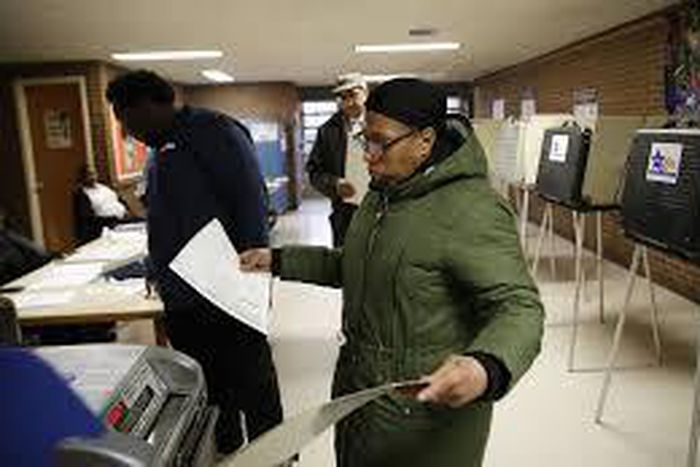 Chicago voters head to the polls in free-for-all mayoral election
