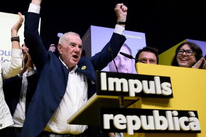 Esquerra Republicana de Catalunya's candidate for Barcelona's mayoralty, Ernest Maragall, celebrates electoral results at the Barcelona Nord bus station in Barcelona on May 26, 2019 after Spain held European, regional and local elections