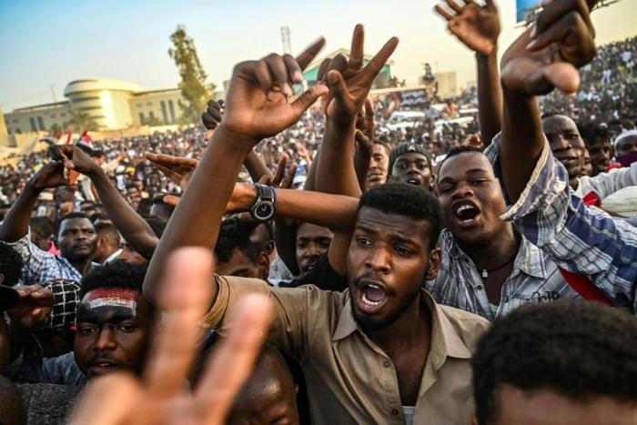 Sudanese protesters have kept up their campaign for the country's military leaders to make way for civilian rule, with tens of thousands taking part in a "million-strong" march on Thursday