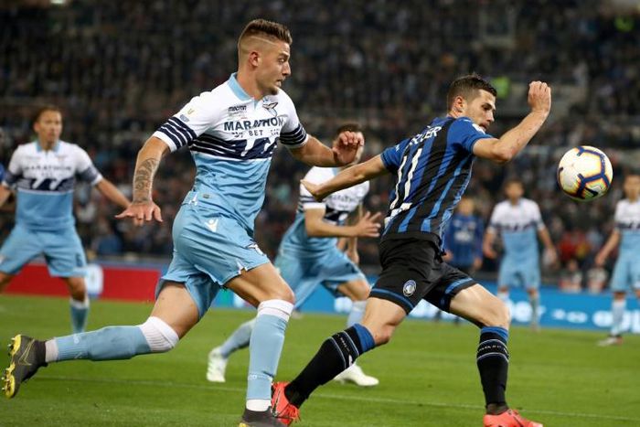 Lazio's Sergej Milinkovic-Savic (L) broke through three minutes after coming on as a late substitute.