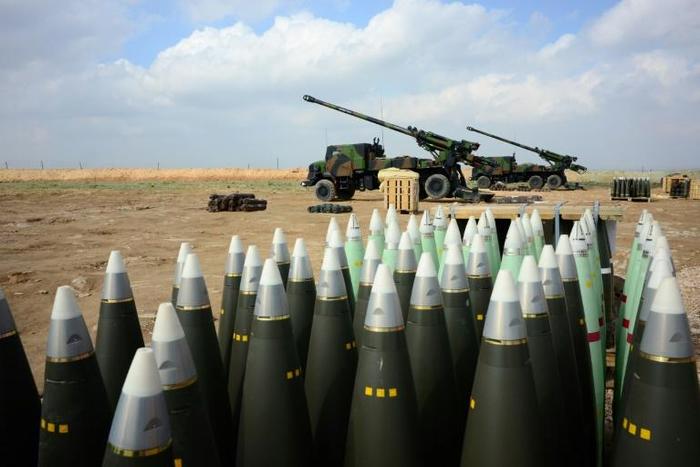 Near Al-Qaim, a few kilometres away from the last scrap of territory held by IS in eastern Syria, French troops deploy a 155-mm howitzer