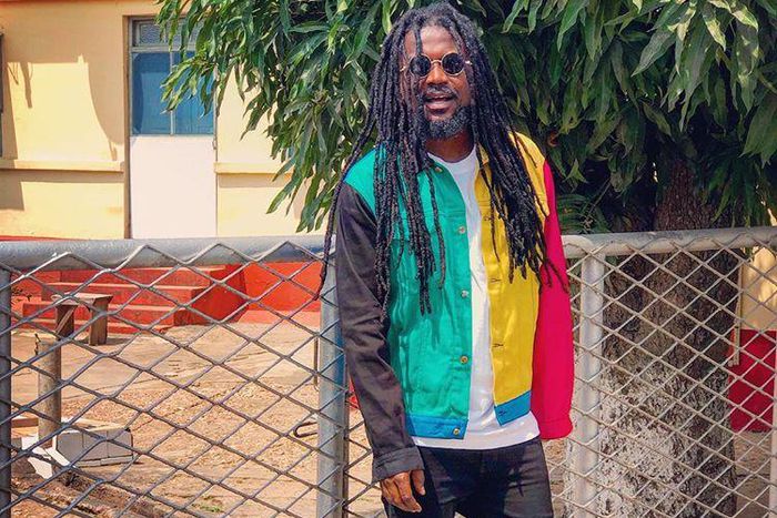 Samini in "Rainbow" video
