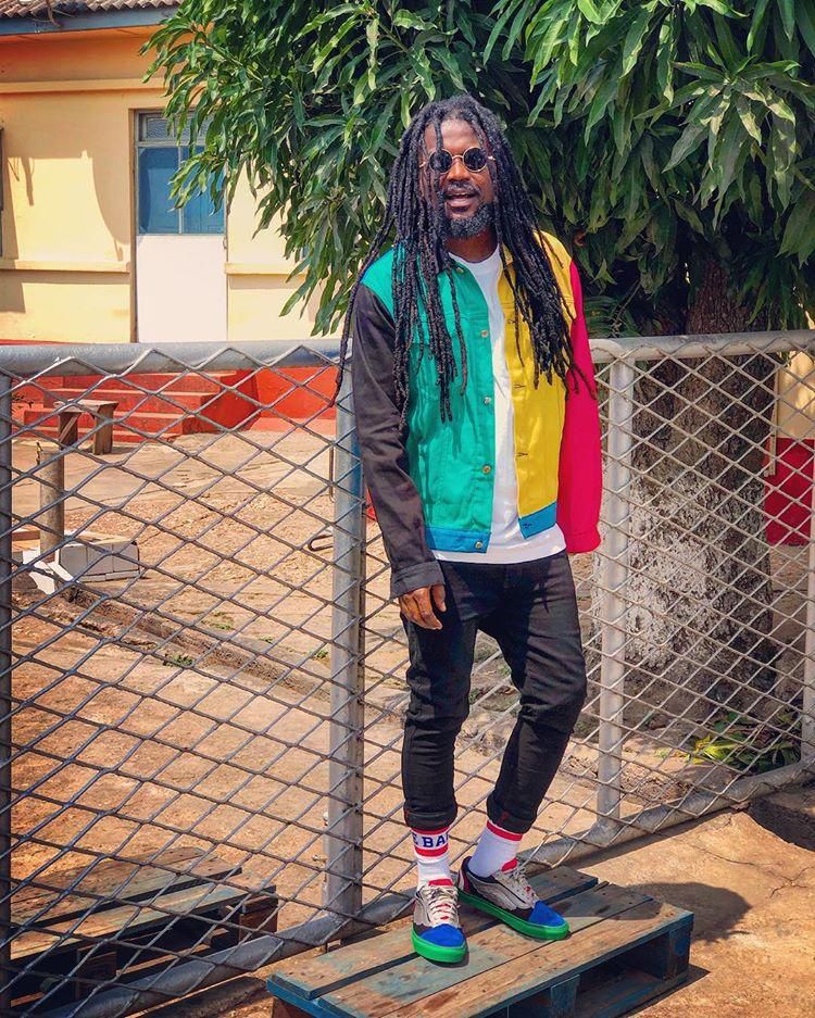 Samini in "Rainbow" video