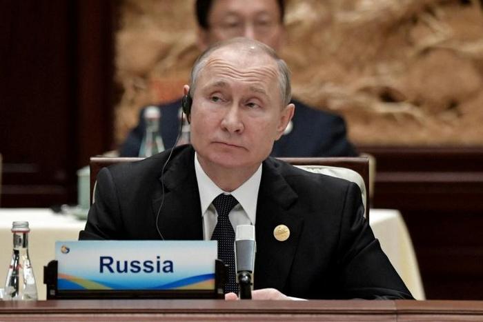 Putin has signed a decree allowing people living in breakaway regions of eastern Ukraine to receive a Russian passport within three months
