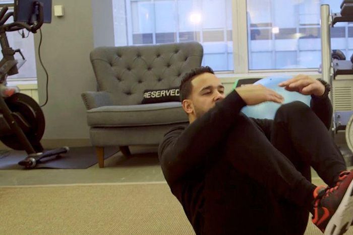 4 On-the-Go Moves That Will Melt the Fat Your Body