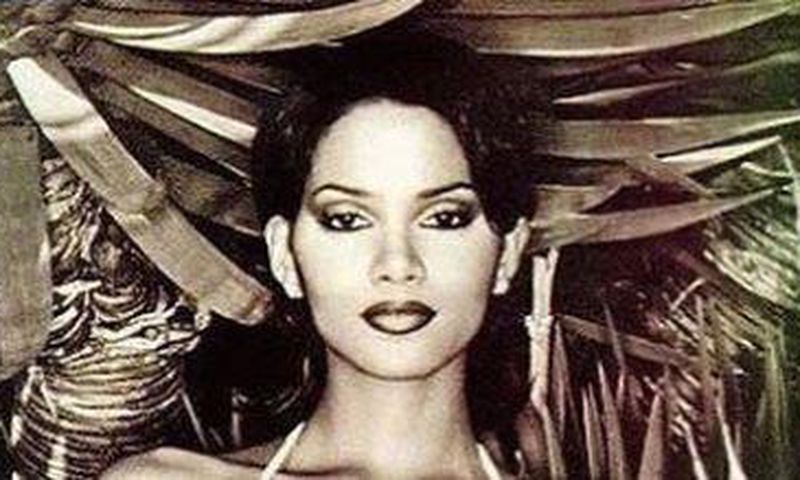 Halle Berry's New Bikini Photo Is A Photoshop Fail