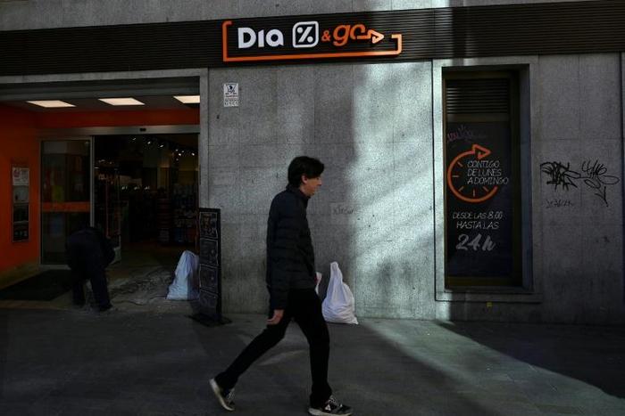 The outlook darkens for Dia, which announced it wants to cut up to 2,400 jobs after reporting a massive loss for 2018