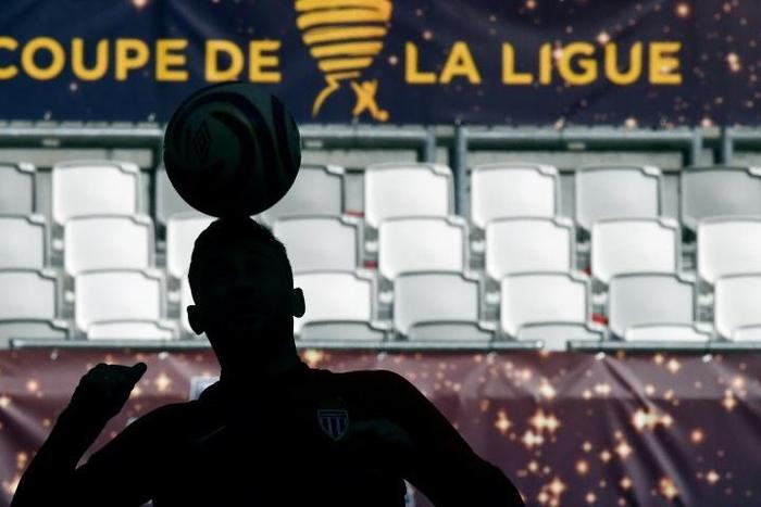 The French Football League board said it was "deeply concerned" that club finances and playing standards would suffer if plans backed by the European football governing body went through