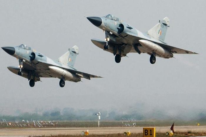 Two Indian Air Force Mirage 2000 fighters take off during the Indo-France joint air force excercise at Gwalior 12 February 2003, in Madhya Pradesh state