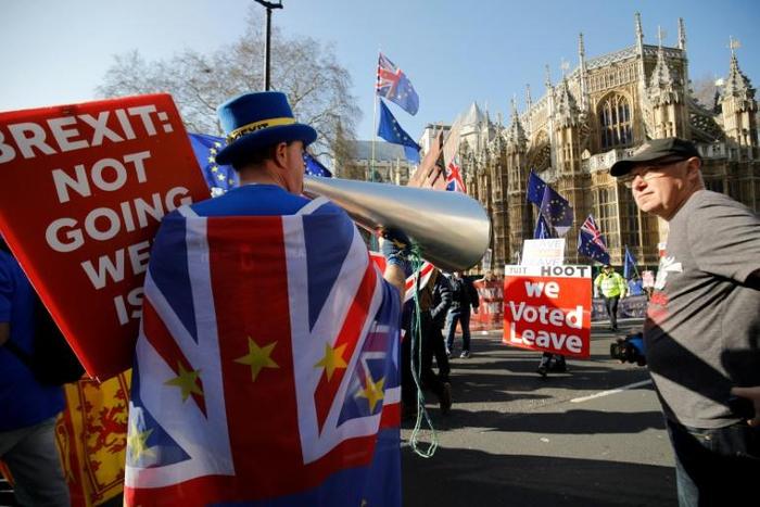 The Brexit debate has divided opinion both inside and outside the British parliament