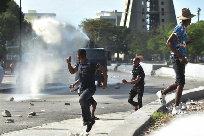 Anti-government protests in the Haitian capital Port-au-Prince have turned violent, with at least seven people killed