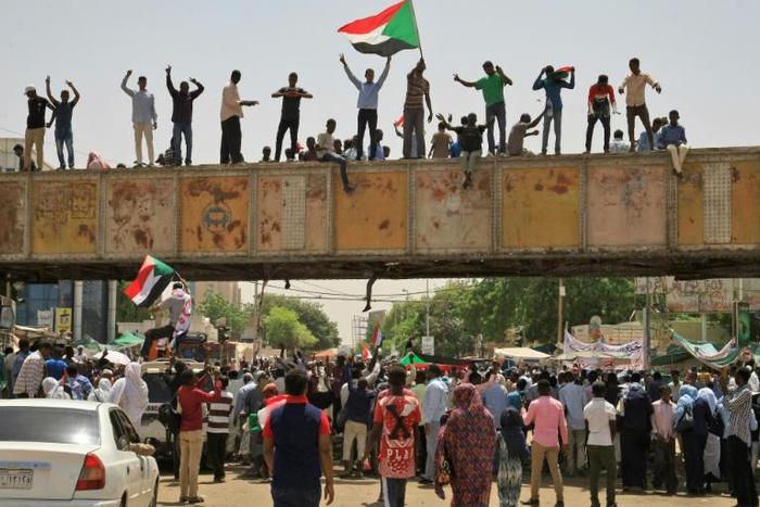 Demonstrators have vowed to carry on with their rally as talks between protest leaders and the military council remain deadlocked