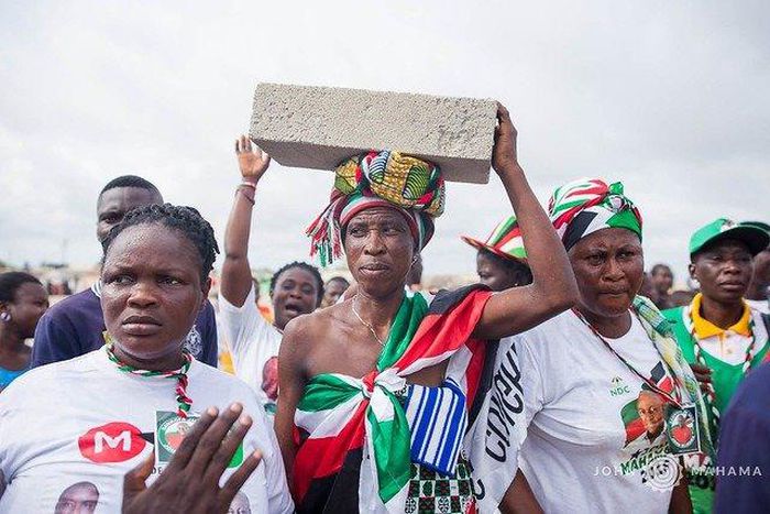‘Come for you stone’ – Chorkor residents tell Mahama