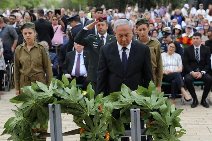 Israeli Prime Minister Benjamin Netanyahu lays a wreath during a ceremony marking the annual Holocaust Remembrance Day at Yad Vashem Holocaust Memorial in Jerusalem on May 2, 2019