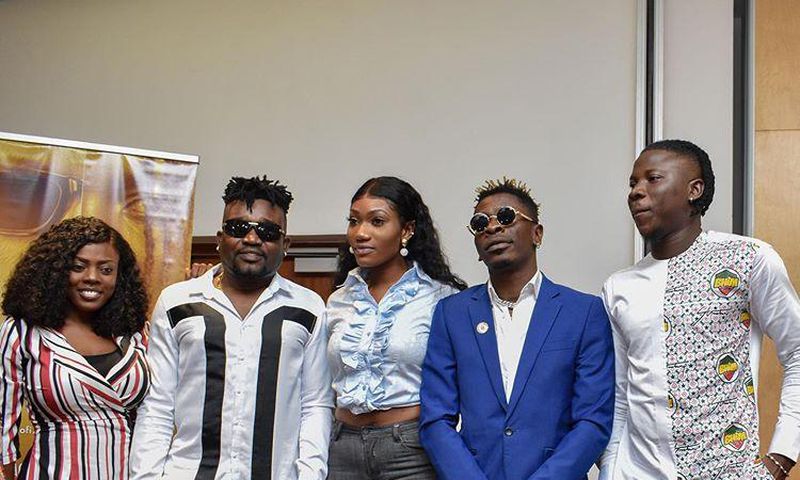 Kelvyn Boy brushes off Wendy Shay, hugs Shatta Wale instead