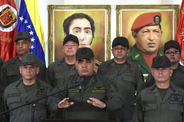 Venezuelan Defense Minister Vladimir Padrino (C) vows the armed forces loyalty to embattled President Nicolast Maduro