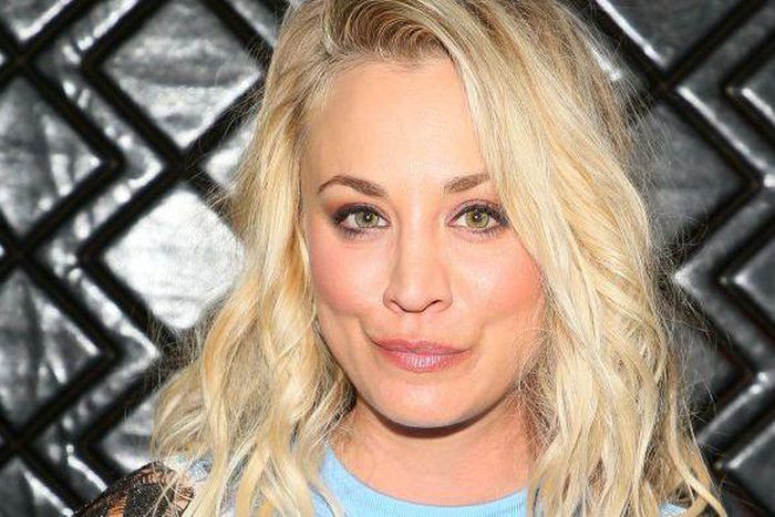 So THAT'S Why Kaley Cuoco Has Such Insane Abs