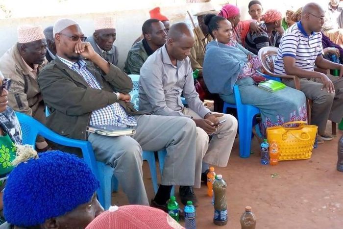 Residents serve muddy water to politicians to make them have a taste of their plight