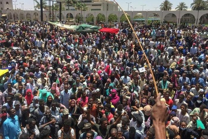Thousands of protesters have been demonstrating since Saturday outside the army complex that also houses Bashir's residence and the defence ministry