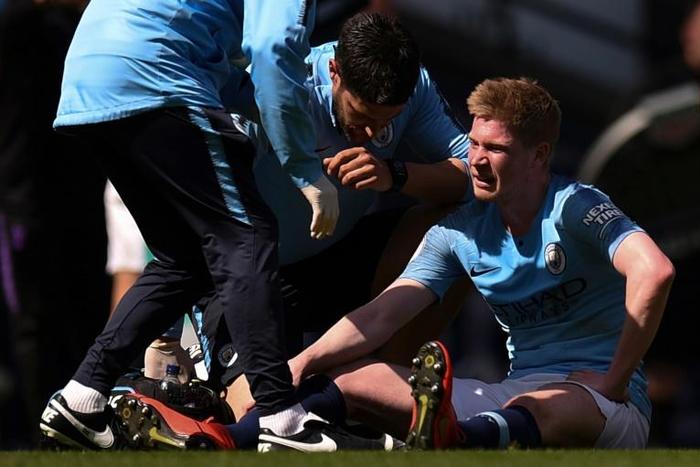 Kevin de Bruyne was forced off injured in the first-half of Manchester City's match against Tottenham on Saturday