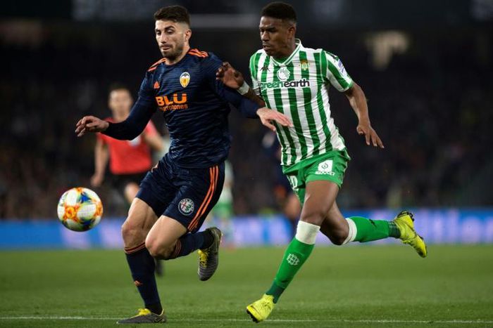 Valencia fought back to claim a 2-2 first-leg draw at Real Betis