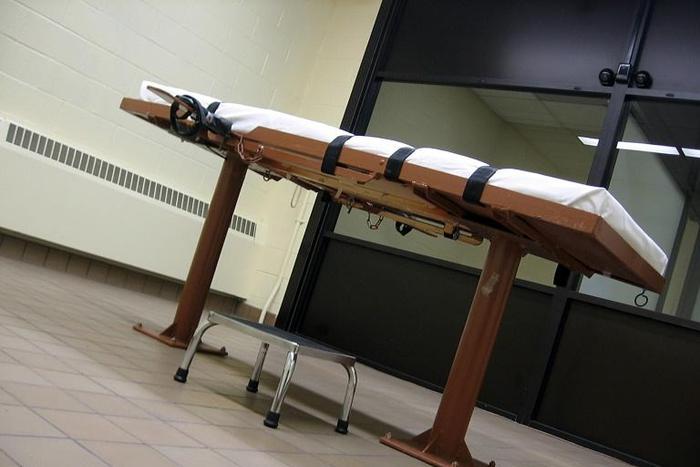 The US Supreme Court has ordered an evaluation for a death row inmate with dementia so severe he cannot remember his crime or understand why he is to be executed