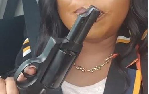 Afia Schwarnegger with new gun