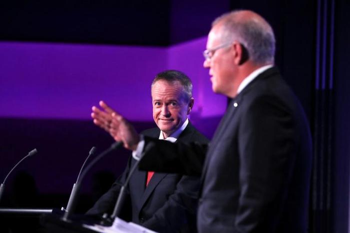Final polls put Shorten (L) on track to secure the first centre-left parliamentary majority in six years