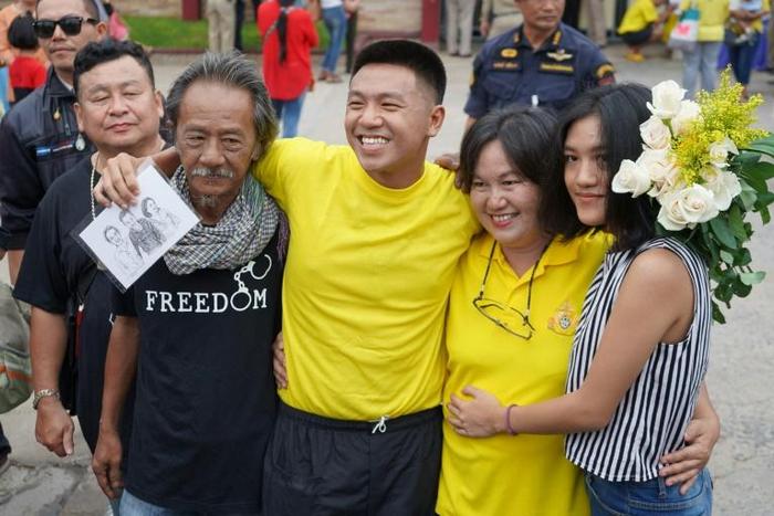 Jatupat "Pai Dao Din" Boonpatararaksa was greeted by hundreds of jubilant family and friends after leaving prison