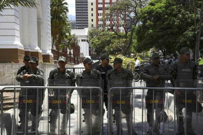 Bolivarian National Guard personnel stand guard outside the Venezuela's opposition-controlled National Assembly building in Caracas
