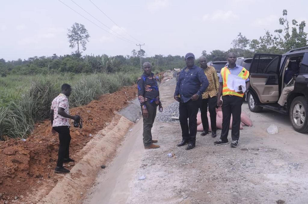 Minister Amoako Atta inspecting Kwabeng roads