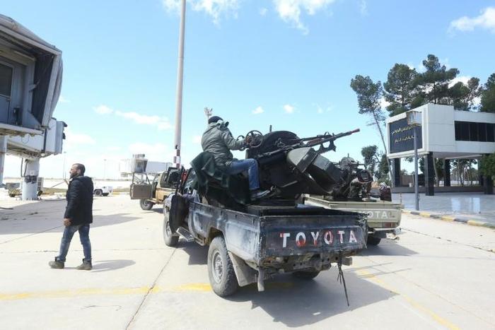 Forces loyal to Libya's UN-backed unity government have sent reinforcements to defend Tripoli
